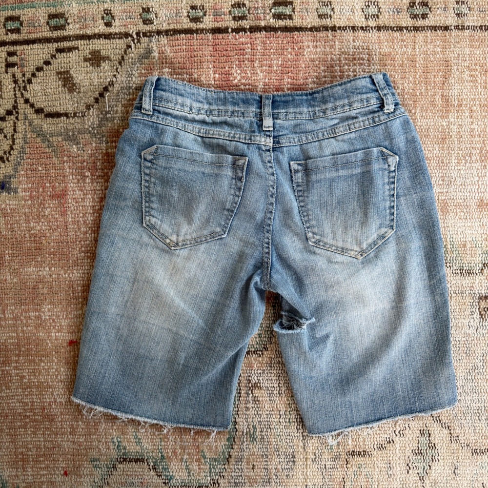 Mudd Girls Denim Bermuda Shorts Size 12 Floral Embroidered Distressed Raw Hem - Picture 3 of 9
